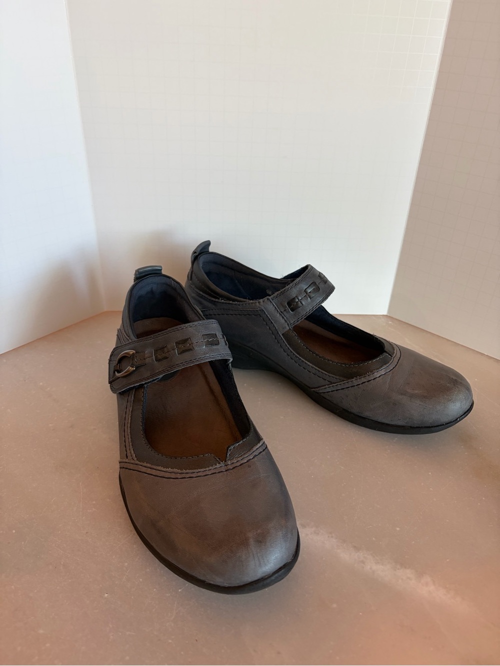 Earth Women's Dark Gray Leather Mary Jane Flats with Adjustable Strap